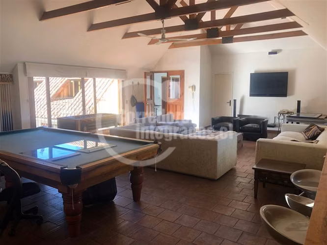 Casa en arriendo de 8 dorm. en Lo Barnechea