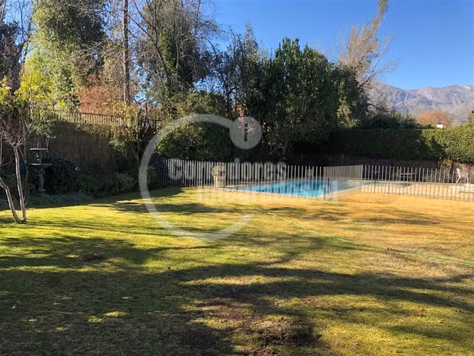 Casa en arriendo de 8 dorm. en Lo Barnechea