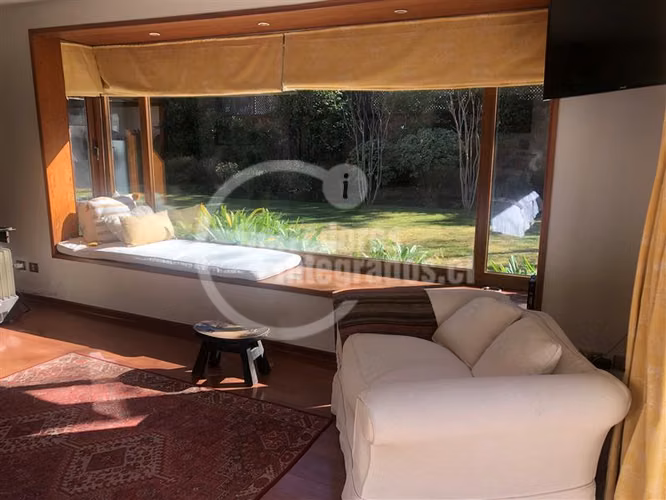 Casa en arriendo de 8 dorm. en Lo Barnechea