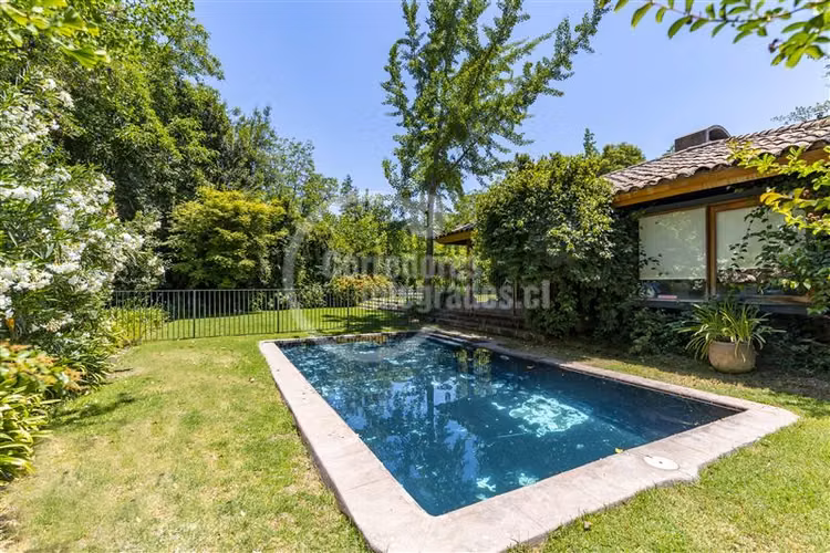 Casa en venta colinda con club Golf Lo Barnechea