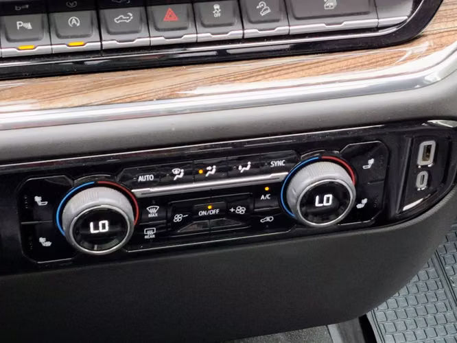 Chevrolet Silverado AT10 4X4 5.3 AUT (C)	 2025 - Imagen 14