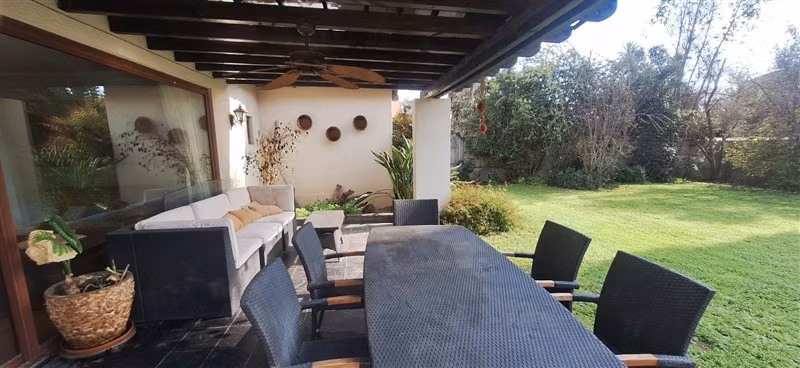 Casa en venta de 4 dorm. en Colina
