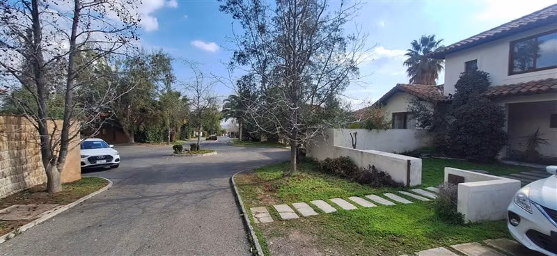 Casa en venta de 4 dorm. en Colina