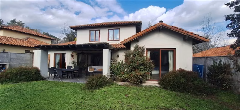 Casa en venta de 4 dorm. en Colina