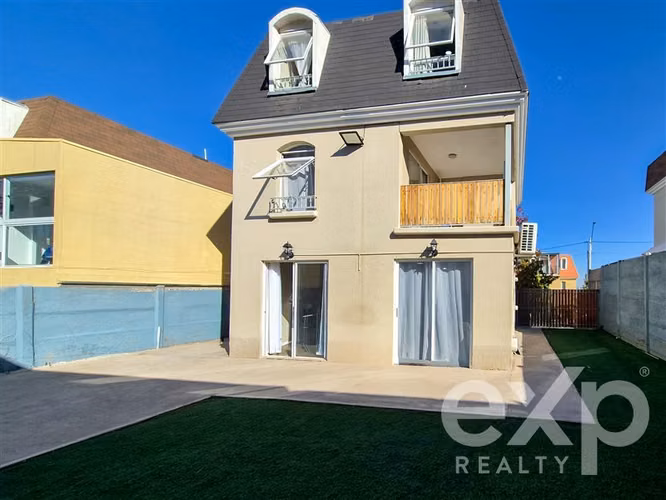 Casa aislada 4D con vista en condominio Puente Alto