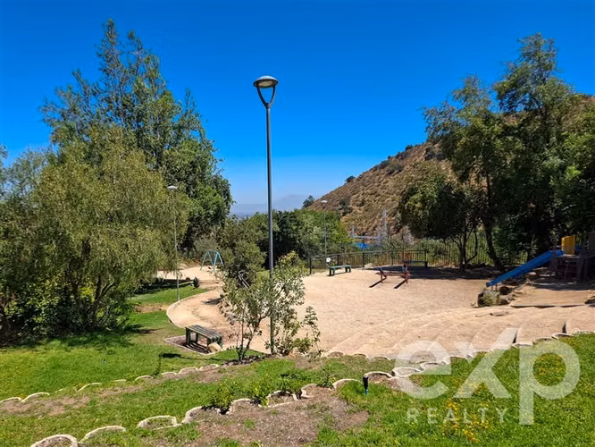 Casa aislada 4D con vista en condominio Puente Alto