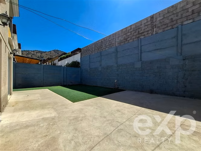 Casa aislada 4D con vista en condominio Puente Alto