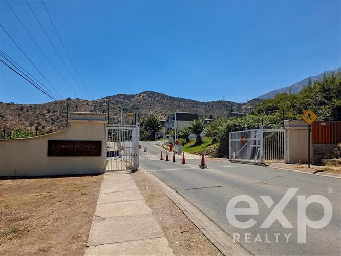 Casa aislada 4D con vista en condominio Puente Alto