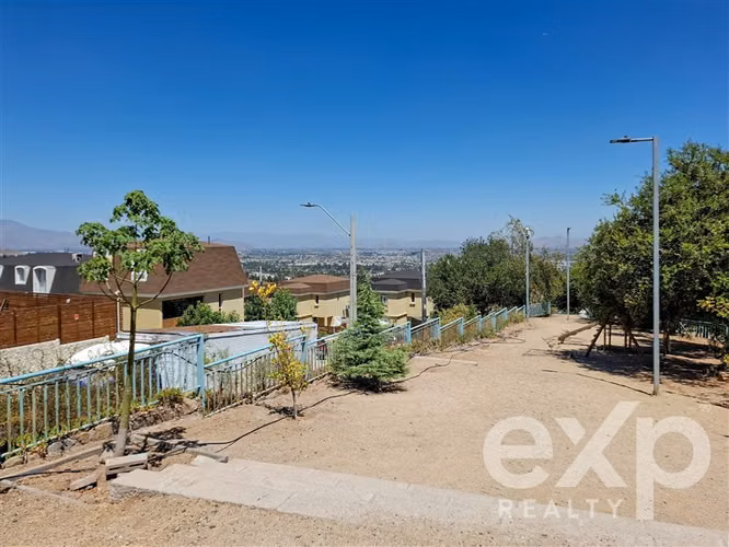 Casa aislada 4D con vista en condominio Puente Alto