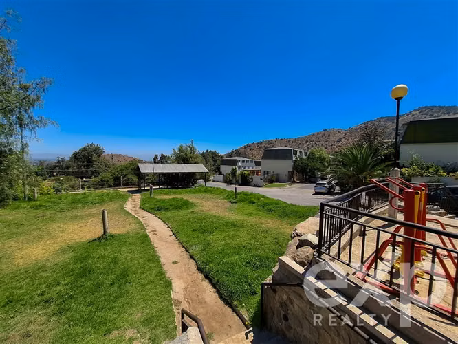 Casa aislada 4D con vista en condominio Puente Alto
