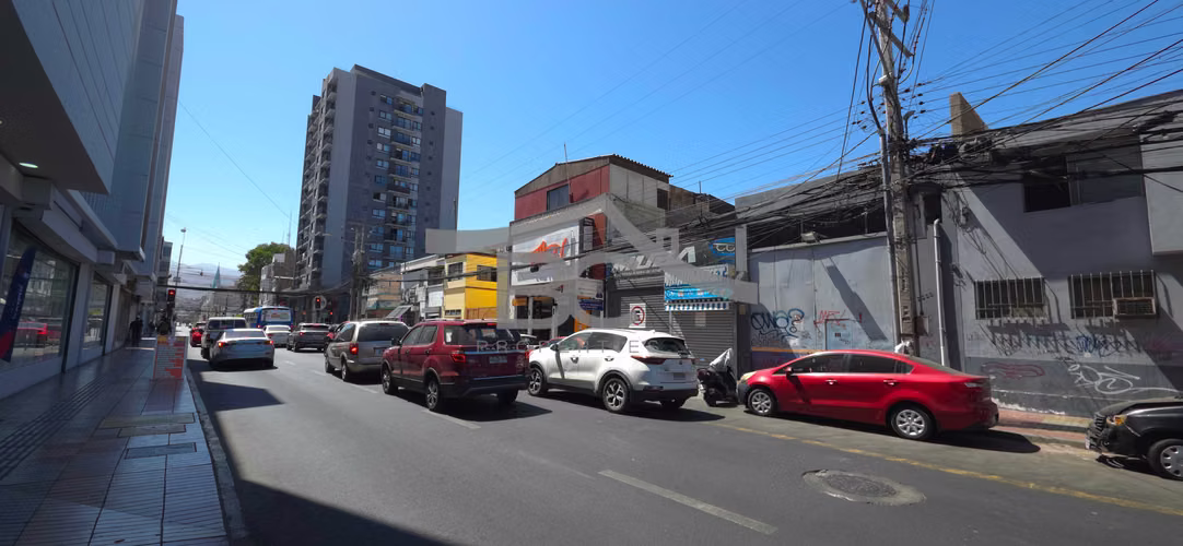 Se arrienda local comercial en pleno centro. (154522)
