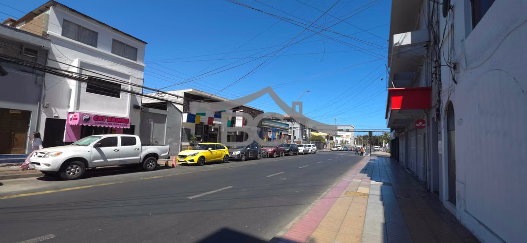 Se arrienda local comercial en pleno centro. (154522)