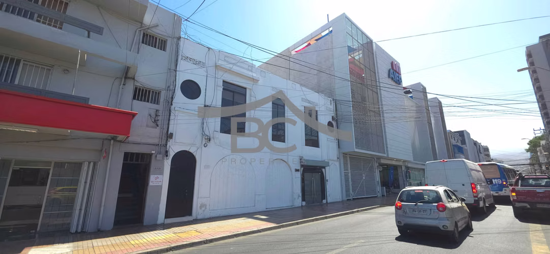 Se arrienda local comercial en pleno centro. (154522)