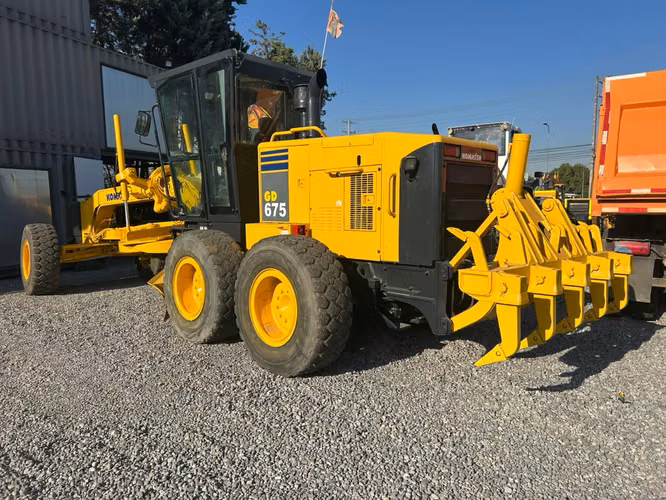 Motoniveladora Komatsu GD675 - 2011