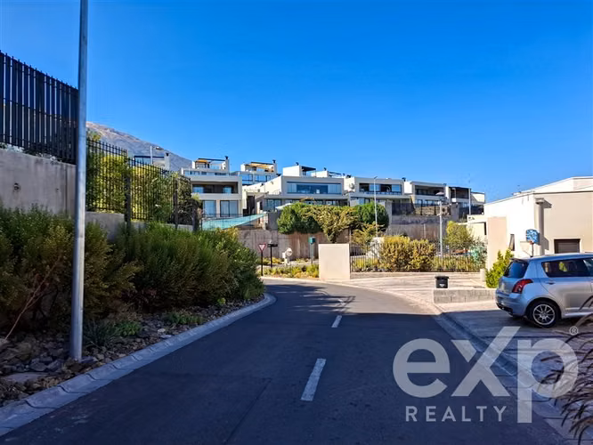 Casa con terraza panorámica y vista a Santiago en Alto Macul