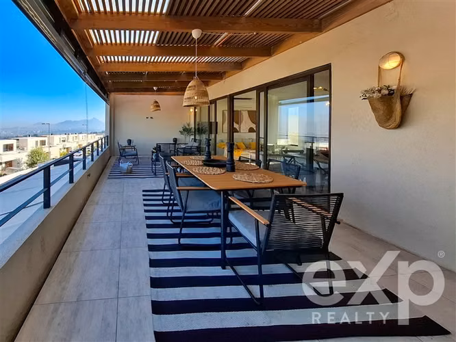 Casa con terraza panorámica y vista a Santiago en Alto Macul