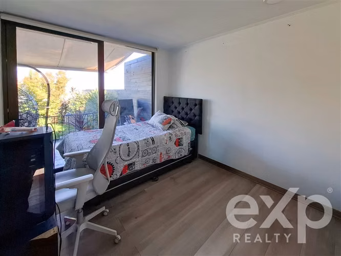 Casa con terraza panorámica y vista a Santiago en Alto Macul