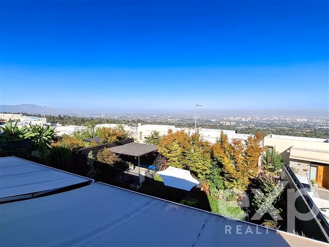 Casa con terraza panorámica y vista a Santiago en Alto Macul