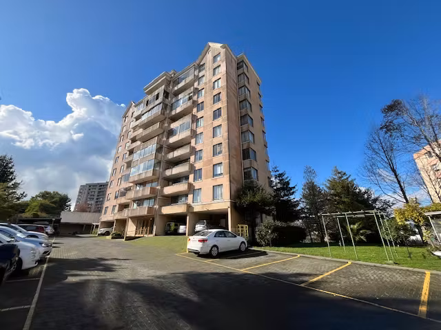 Amplio departamento. Sector Laguna Redonda.