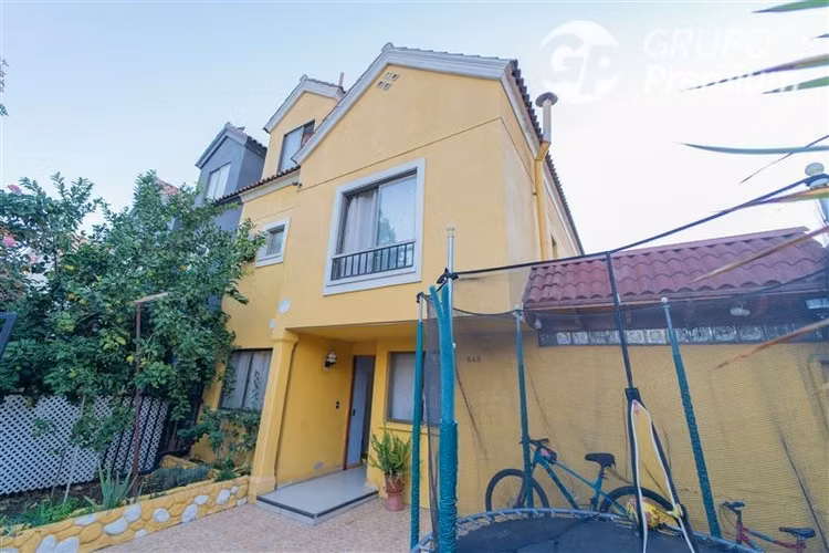 Casa en venta de 4 dorm. en Pudahuel