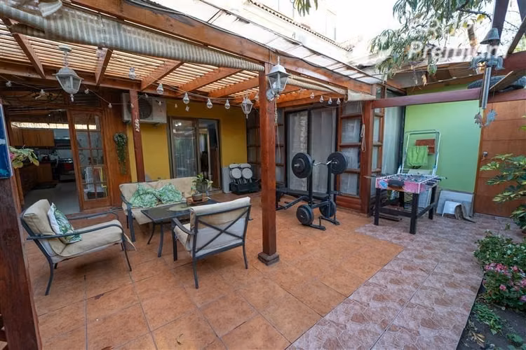 Casa en venta de 4 dorm. en Pudahuel