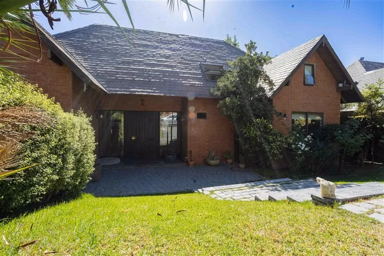 Casa arriendo de 6 dormitorios 4 baños Las Pircas Peñalolén
