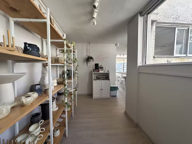 Se vende oficina impecable, iluminada y excelente ubicación en el corazón de  Providencia