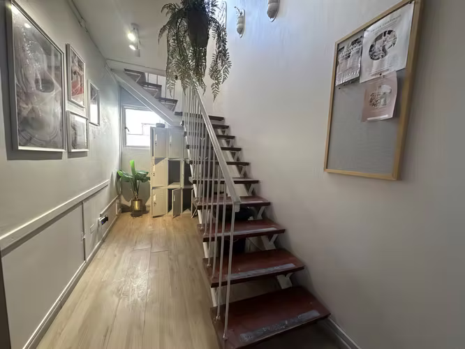 Se vende oficina impecable, iluminada y excelente ubicación en el corazón de  Providencia