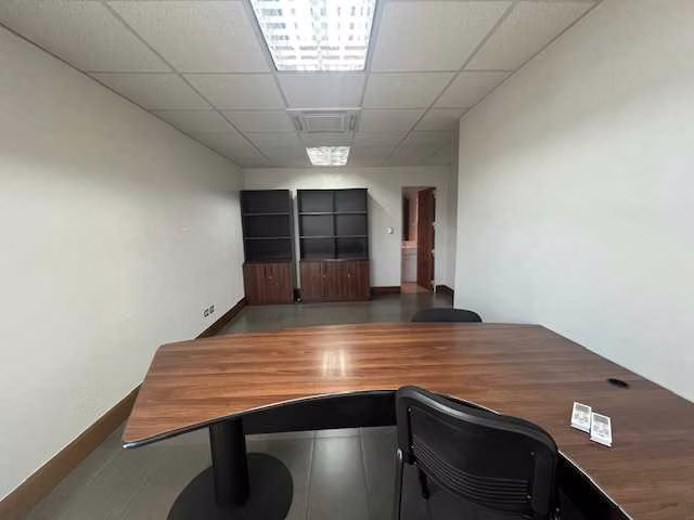 Sector Centro, Oficina de 177 m2 y 2 Estac (154953)