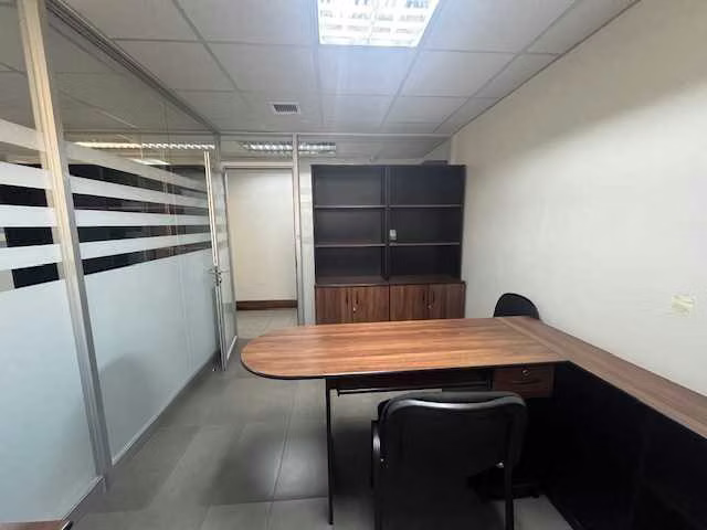 Sector Centro, Oficina de 177 m2 y 2 Estac (154953)