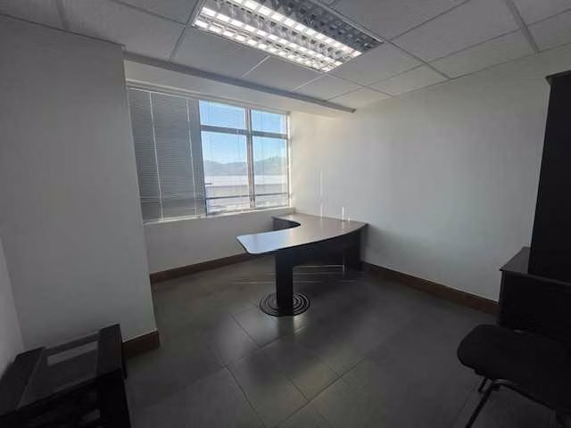 Sector Centro, Oficina de 177 m2 y 2 Estac (154953)