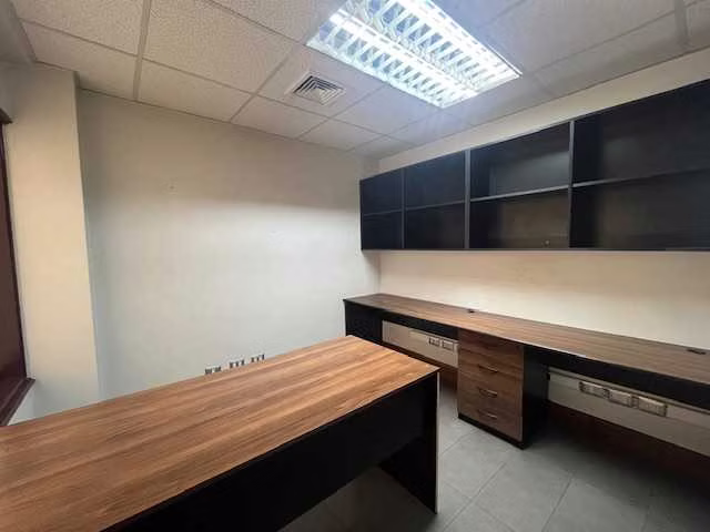 Sector Centro, Oficina de 177 m2 y 2 Estac (154953)