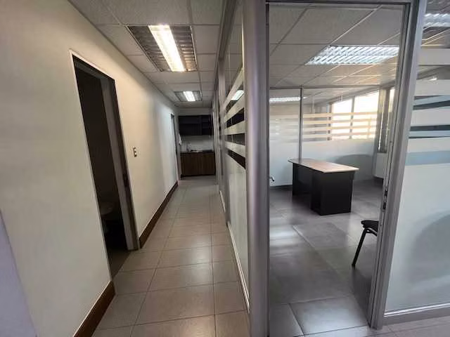 Sector Centro, Oficina de 177 m2 y 2 Estac (154953)
