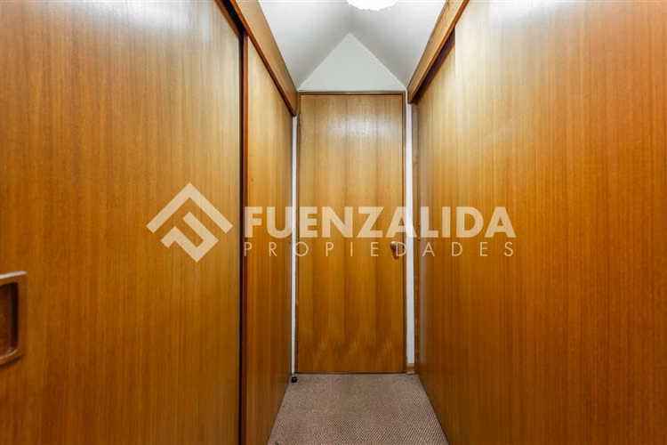 Casa en venta a pasos colegio Manquehue. en Vitacura