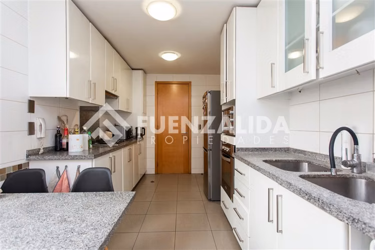 Casa en condominio,A.Casanova Peñalolén,4D /4B / seg. 24hrs.