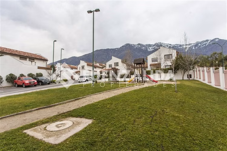 Casa en condominio,A.Casanova Peñalolén,4D /4B / seg. 24hrs.