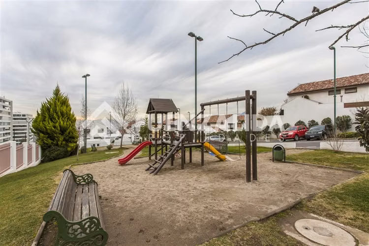 Casa en condominio,A.Casanova Peñalolén,4D /4B / seg. 24hrs.
