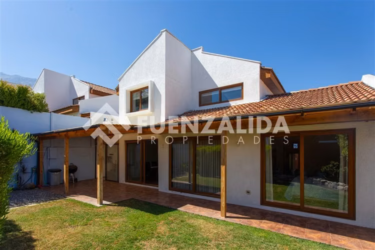 Casa en condominio,A.Casanova Peñalolén,4D /4B / seg. 24hrs.