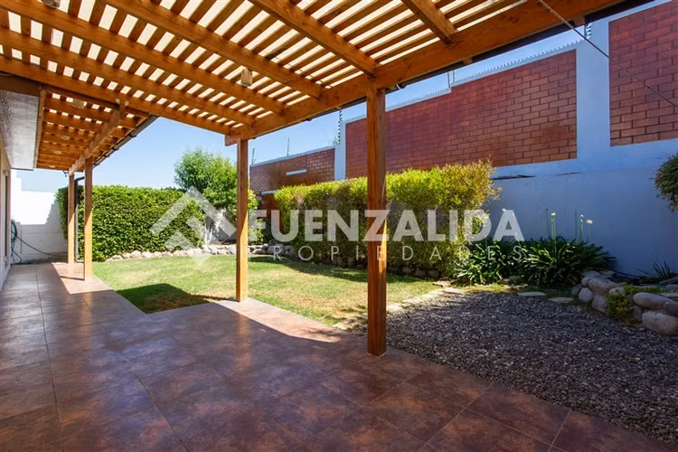 Casa en condominio,A.Casanova Peñalolén,4D /4B / seg. 24hrs.