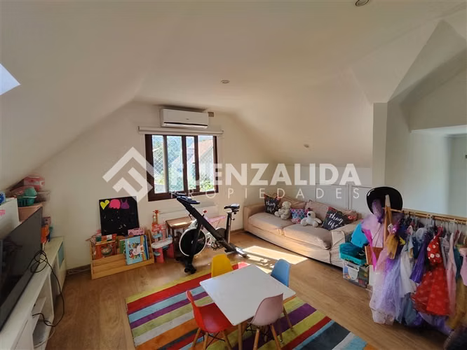 Casa en Condominio con piscina, La Reina Alta 4 dorm y serv