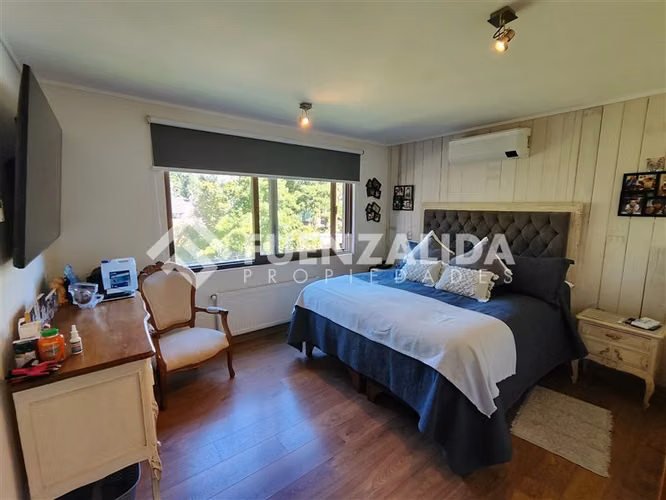Casa en Condominio con piscina, La Reina Alta 4 dorm y serv