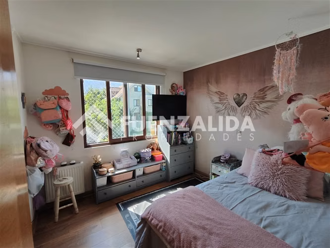 Casa en Condominio con piscina, La Reina Alta 4 dorm y serv