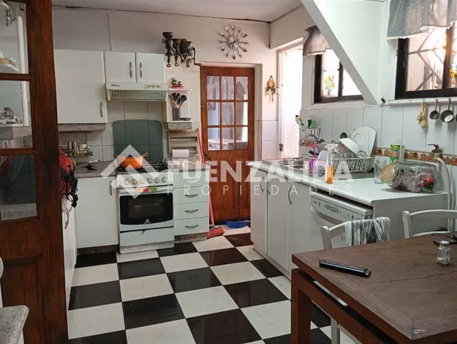 Exclusiva casa en venta en Las Condes con gran terreno