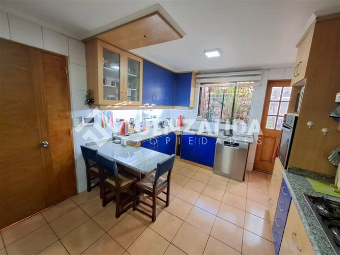 Casa en venta de 4 dorm en Las Condes