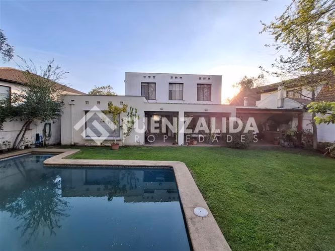 Casa en venta de 4 dorm en Las Condes