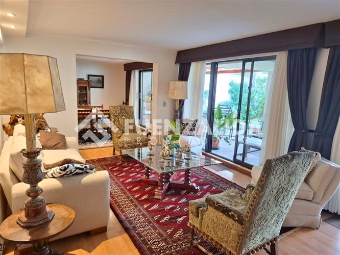 Casa en venta de 4 dorm en Las Condes