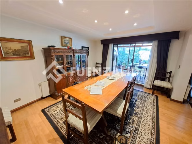 Casa en venta de 4 dorm en Las Condes