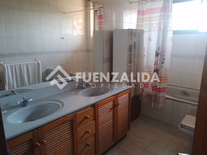 Casa en venta de 5 dorm. en Las Condes