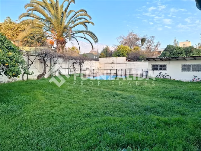 Casa en venta de 5 dorm. en Las Condes