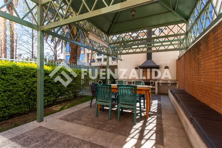 Departamento con terraza y gran ubicación en Ñuñoa